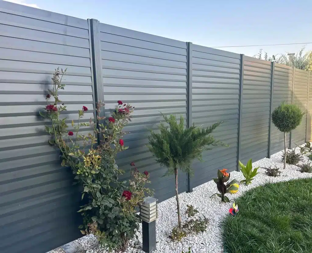 aluminum garden fence